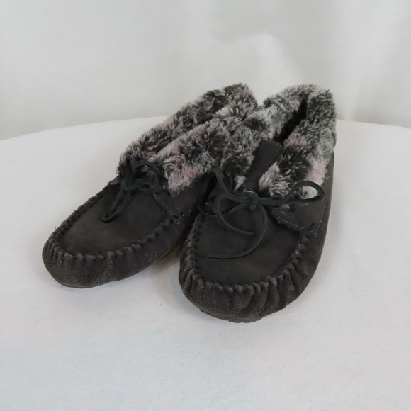 Minnetonka Grey Slip On Leather Moccasin Fur Top Shoes Sz. 7 - Picture 2 of 6